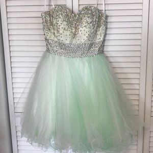 😍 Gorgeous LA Merchandises homecoming dress